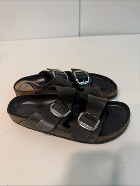 Used Birkenstock clogs women’s size 9 black sandals